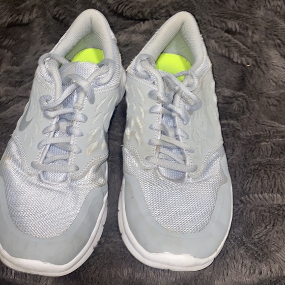 🦋Grey Nike Running shoes! - Picture 4 of 6
